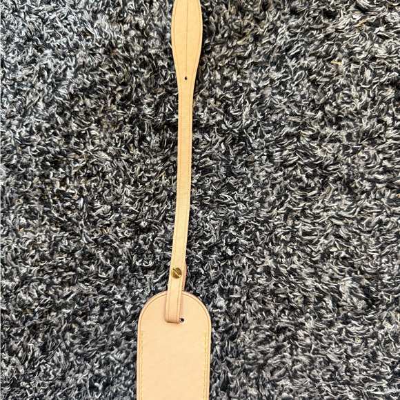 Louis Vuitton Beige Luggage Tag - Picture 9 of 9